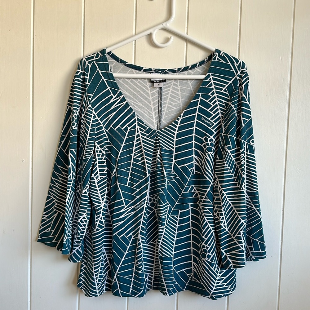 Manuhealii Green Blue White Bell Sleeves Top Size Medium